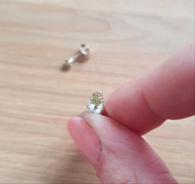 Charger l'image dans la galerie, Boucles d'oreilles Puce Péridot