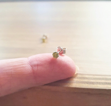 Charger l'image dans la galerie, Boucles d'oreilles Puce Péridot