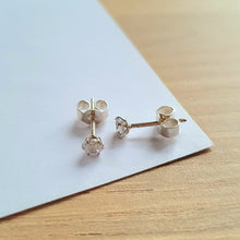 Charger l'image dans la galerie, Boucles d'oreilles Puce avec Pierre