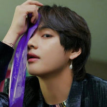 Charger l'image dans la galerie, Boucles d'oreilles Goutte inspiration à V de BTS