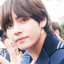Charger l'image dans la galerie, Boucles d'oreilles Goutte inspiration à V de BTS