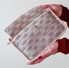 Charger l'image dans la galerie, Sac à Carreaux en Crochet rose/gris