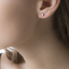 Charger l'image dans la galerie, Boucles d'oreilles Puce avec Pierre
