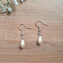 Charger l&#39;image dans la galerie, Boucles d&#39;oreilles Goutte inspiration à V de BTS
