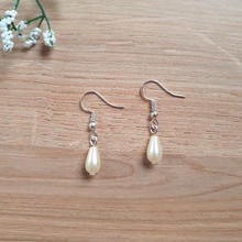 Charger l&#39;image dans la galerie, Boucles d&#39;oreilles Goutte inspiration à V de BTS
