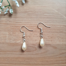 Charger l&#39;image dans la galerie, Boucles d&#39;oreilles Goutte inspiration à V de BTS
