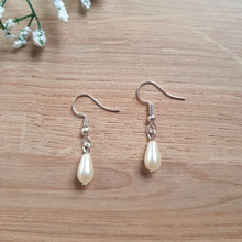 Charger l&#39;image dans la galerie, Boucles d&#39;oreilles Goutte inspiration à V de BTS
