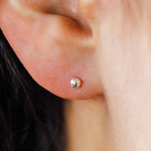 Charger l'image dans la galerie, Boucles d'oreilles Puce Ronde

