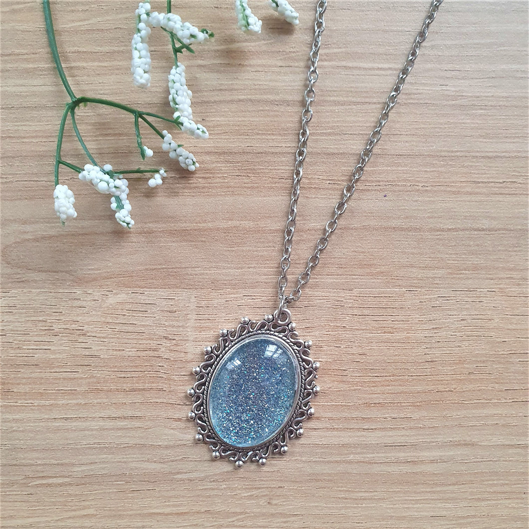 Collier Blue